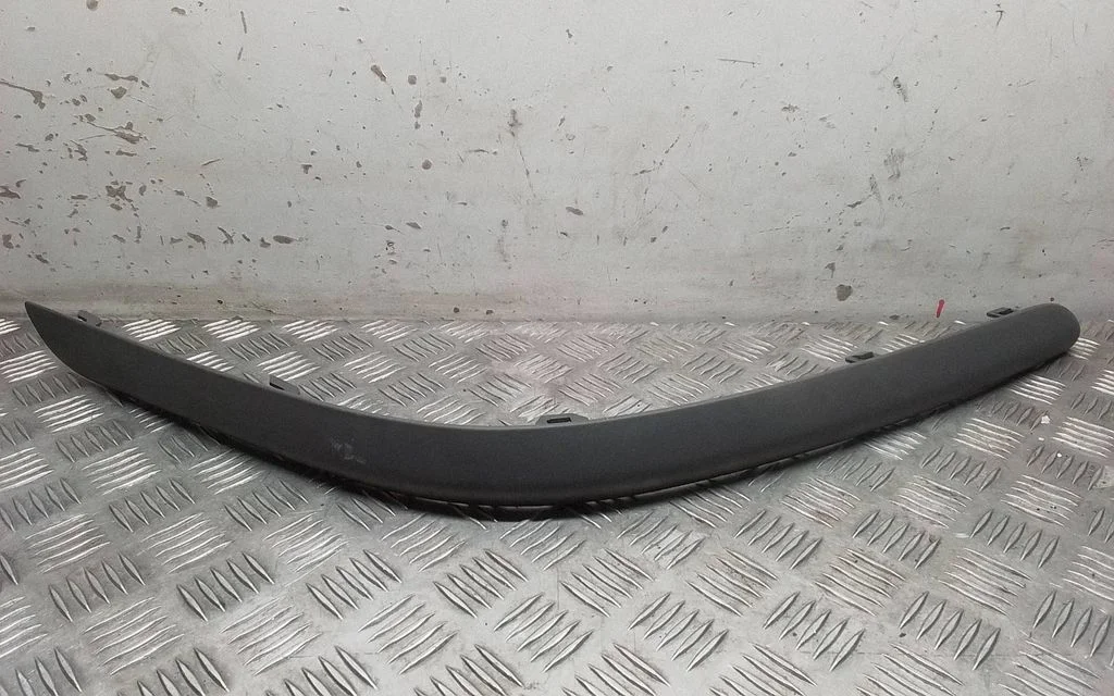 Front bumper splitter molding GE4T50B41