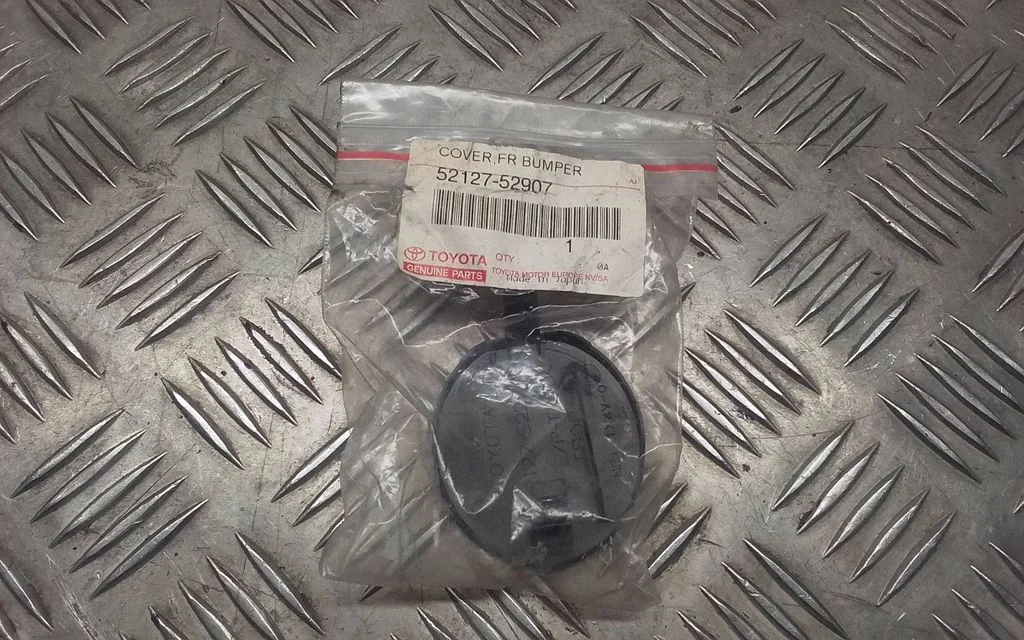 Eesmise pukseerimiskonksu kate – Toyota Yaris Verso (1999-2005)