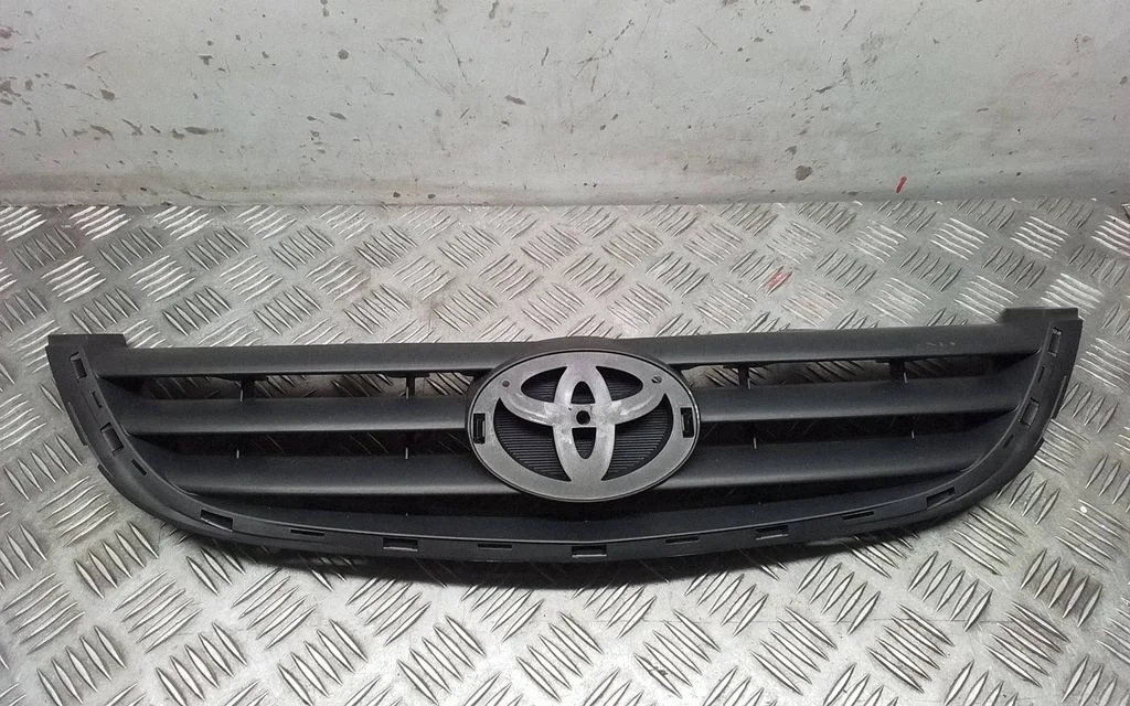 Front bumper upper radiator grill 5311105040