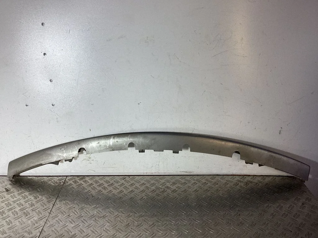 Esistange alumine osa (huul) – BMW 3-seeria E46 (1998-2005)