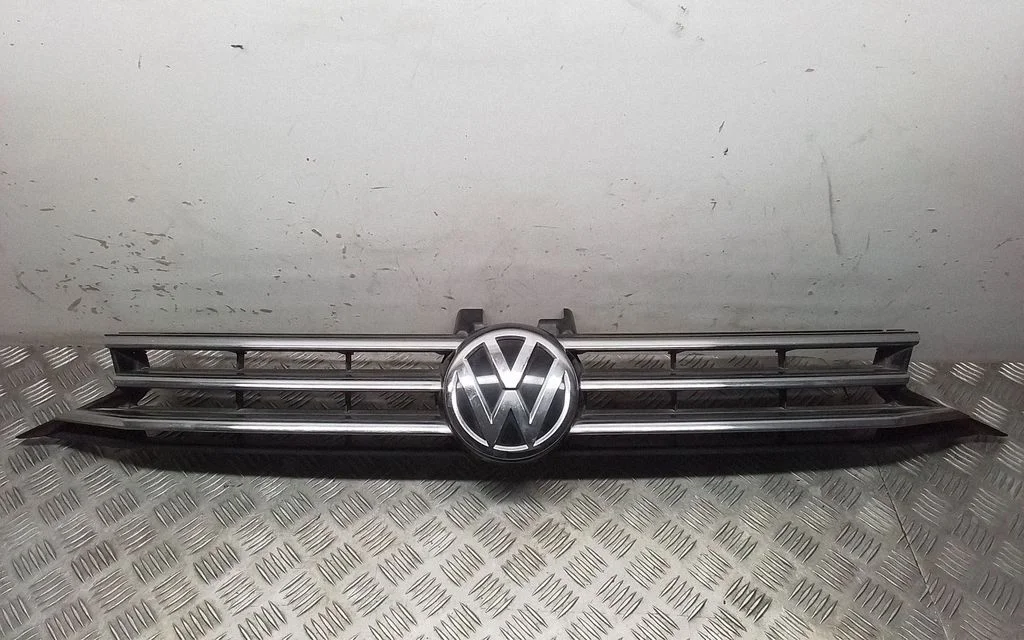 Front bumper upper radiator grill – Volkswagen Touran II (2010-2016)