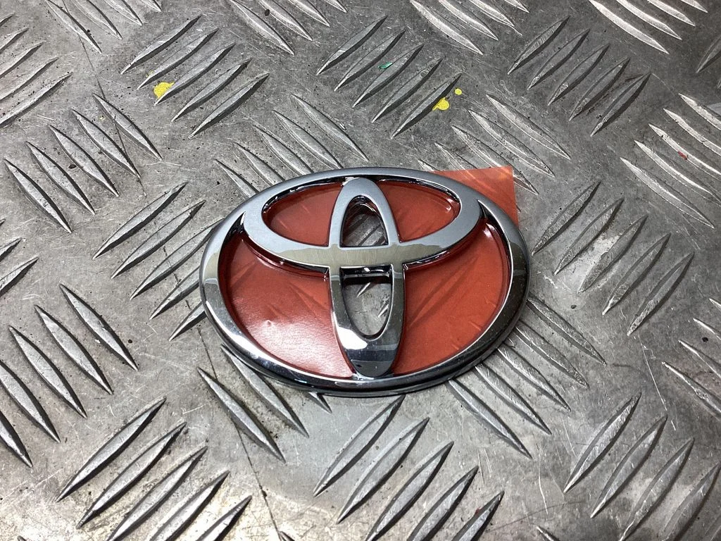 Manufacturer badge logo/emblem 7533152030 – Toyota Echo (2000-2003)