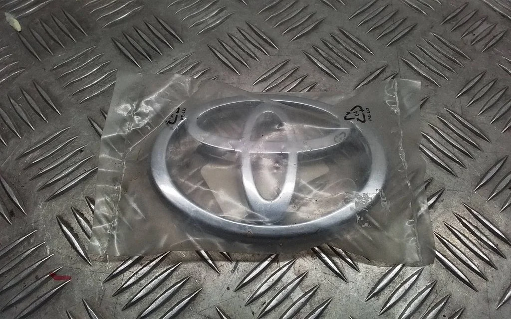 Manufacturer badge logo/emblem 7531105020
