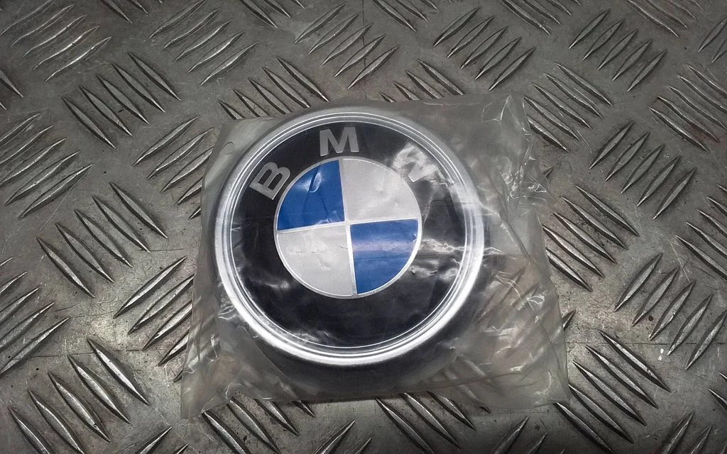 Manufacturer badge logo/emblem 51147364375