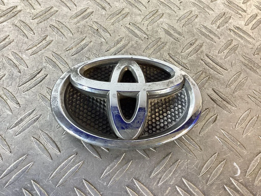 Manufacturer badge logo/emblem – Toyota Avensis T250 (2006-2009)
