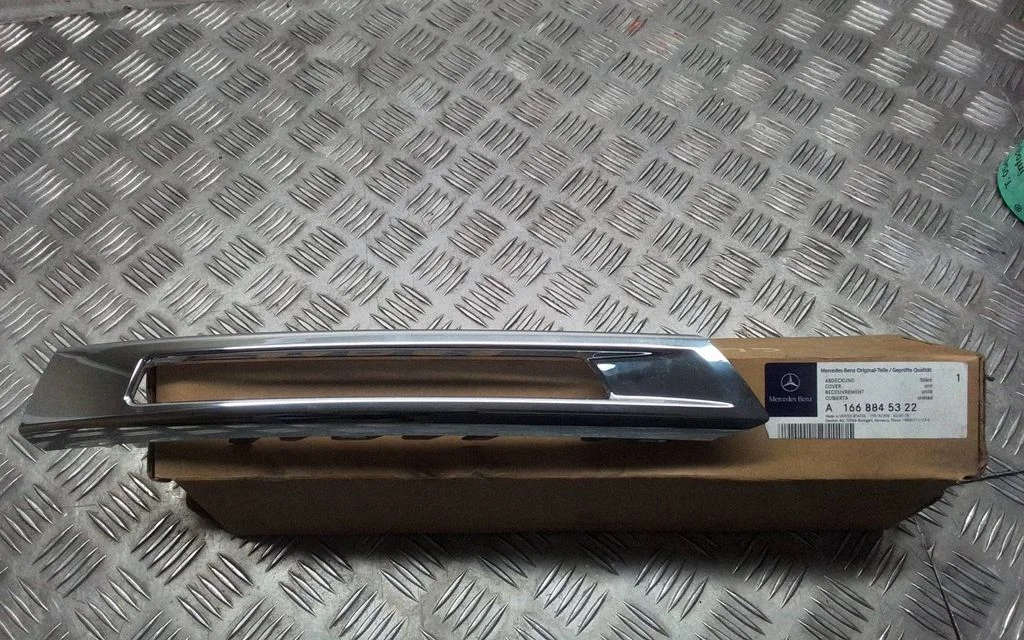 Kratka / ramka halogenu A1668845322