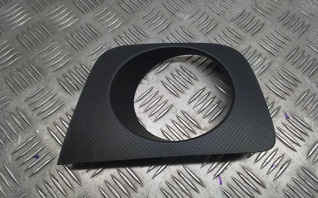 Front fog light trim/grill 521735050