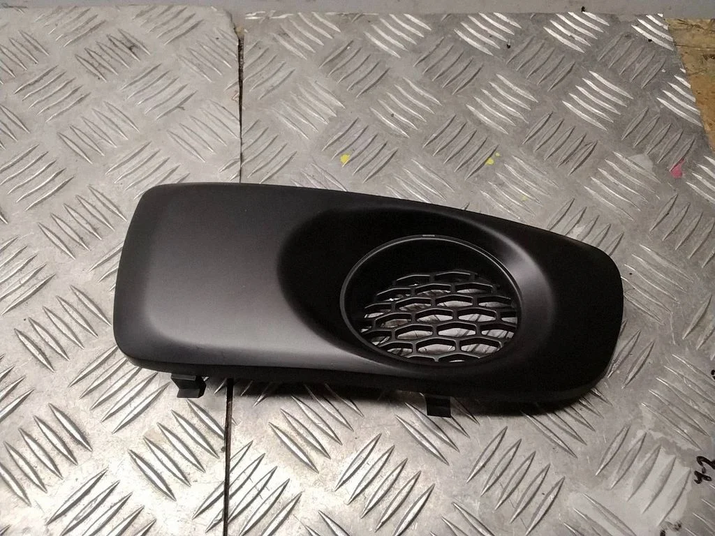 Front fog light trim/grill – Subaru Impreza II (2001-2002)