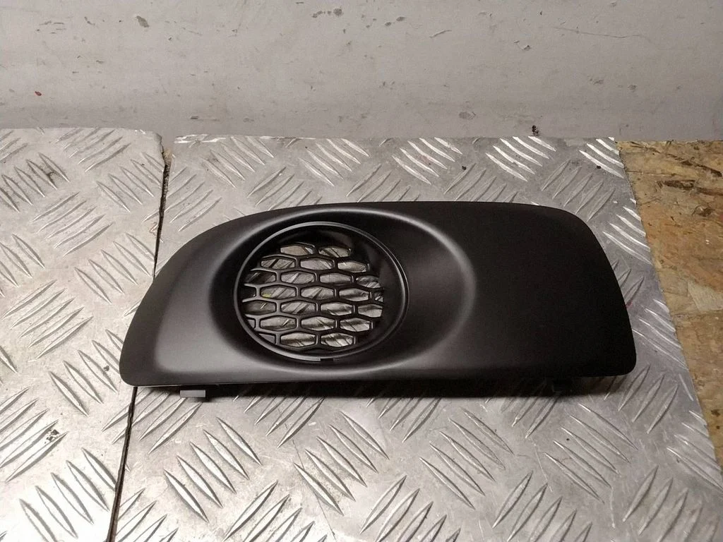 Front fog light trim/grill – Subaru Impreza II (2001-2002)