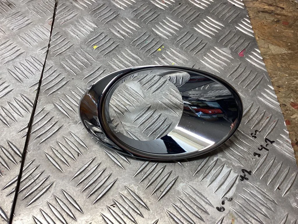 Front fog light trim/grill – Lexus RX III (2008-2015)