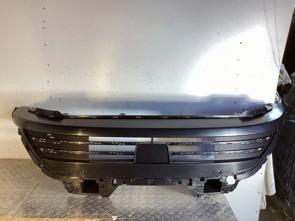 Esistange alumine osa (huul) – Hyundai Kona I (2017-2023)