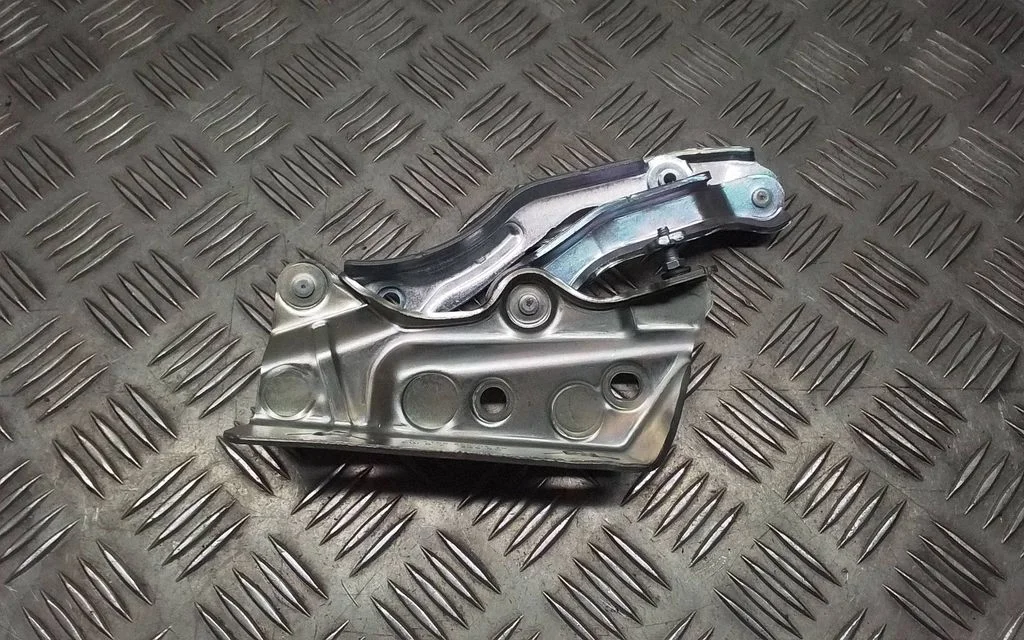Engine bonnet/hood hinges – Mercedes-Benz A-Class W168 (1997-2004)