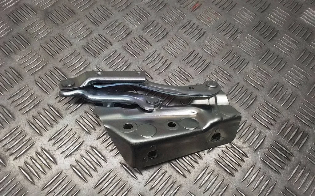 Engine bonnet/hood hinges – Mercedes-Benz A-Class W168 (1997-2004)