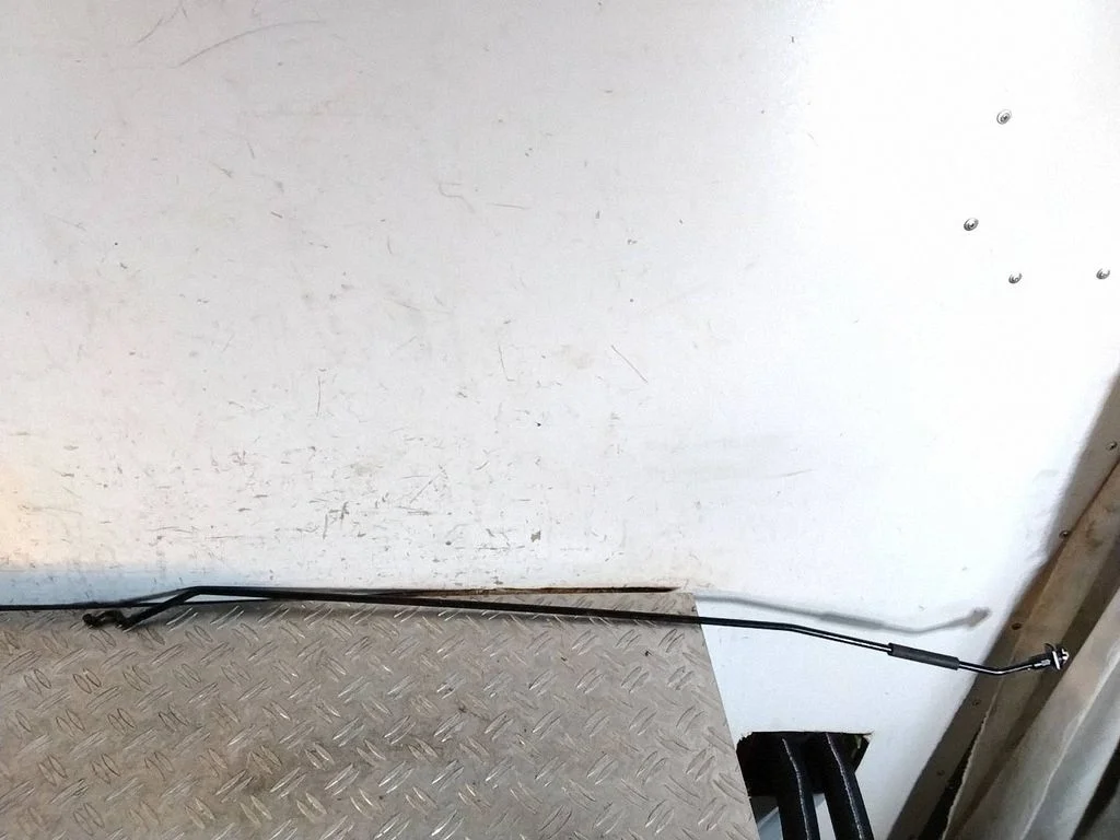 Engine bonnet/hood prop rod/strut