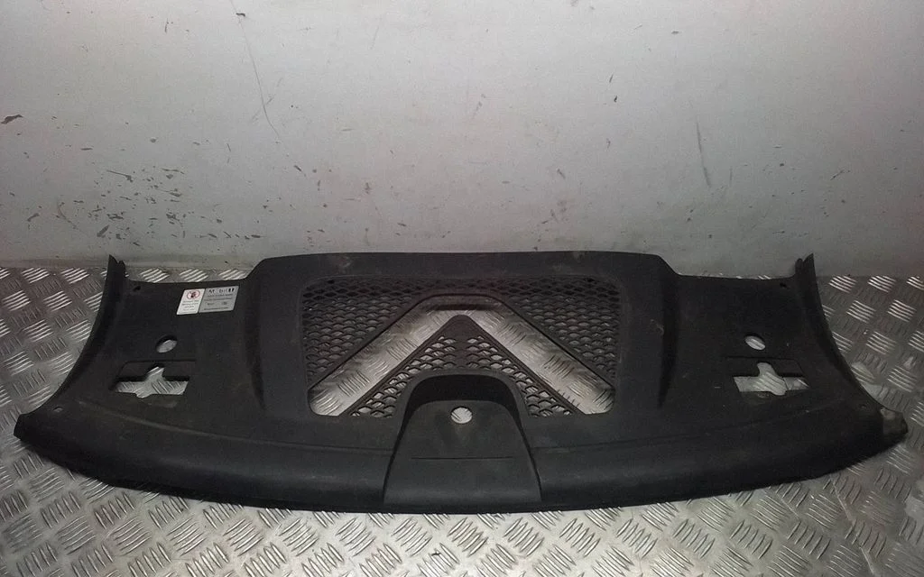 Mootorikapoti luku iluliist – Porsche Macan (95B) (2019-)