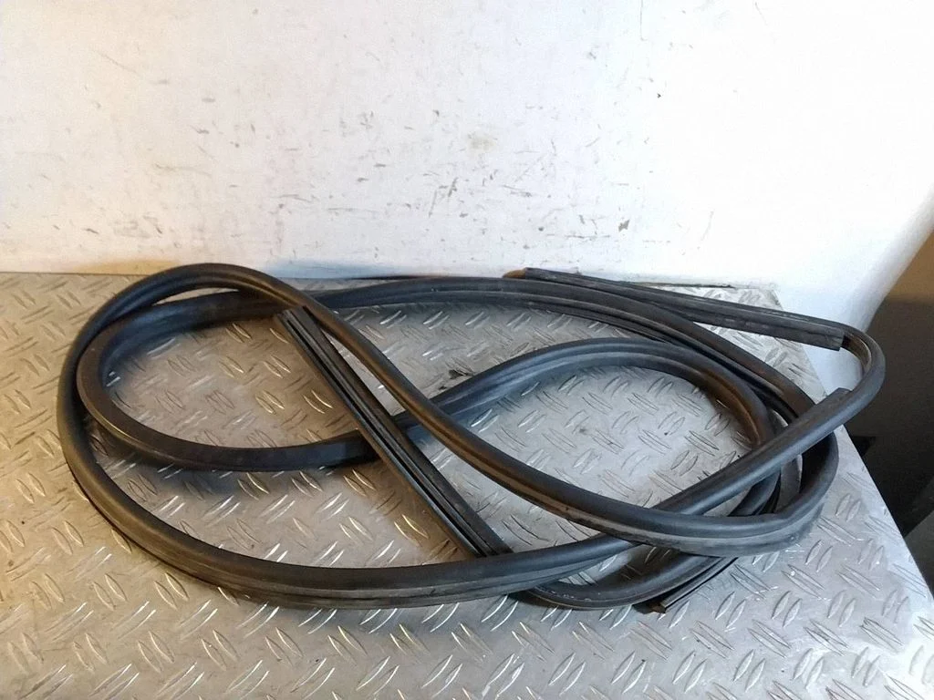 Uszczelka komory silnika – Land Rover Range Rover Sport L320 (2005-2013)