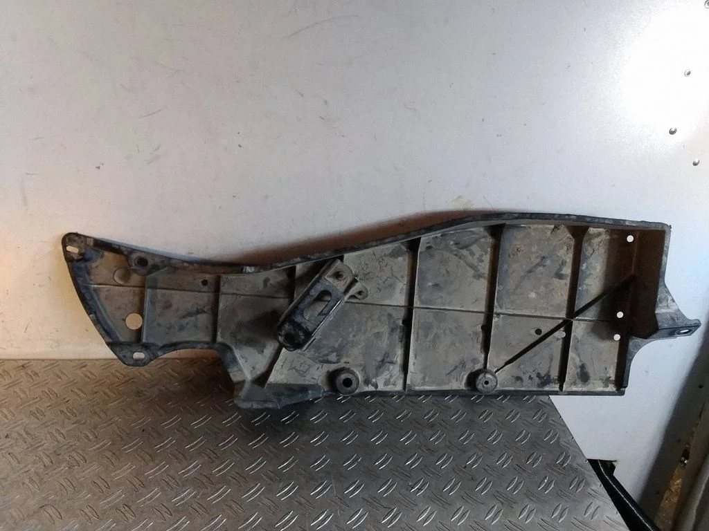 Keskmine põhjakaitse – Toyota RAV 4 (XA40) (2012-2018)