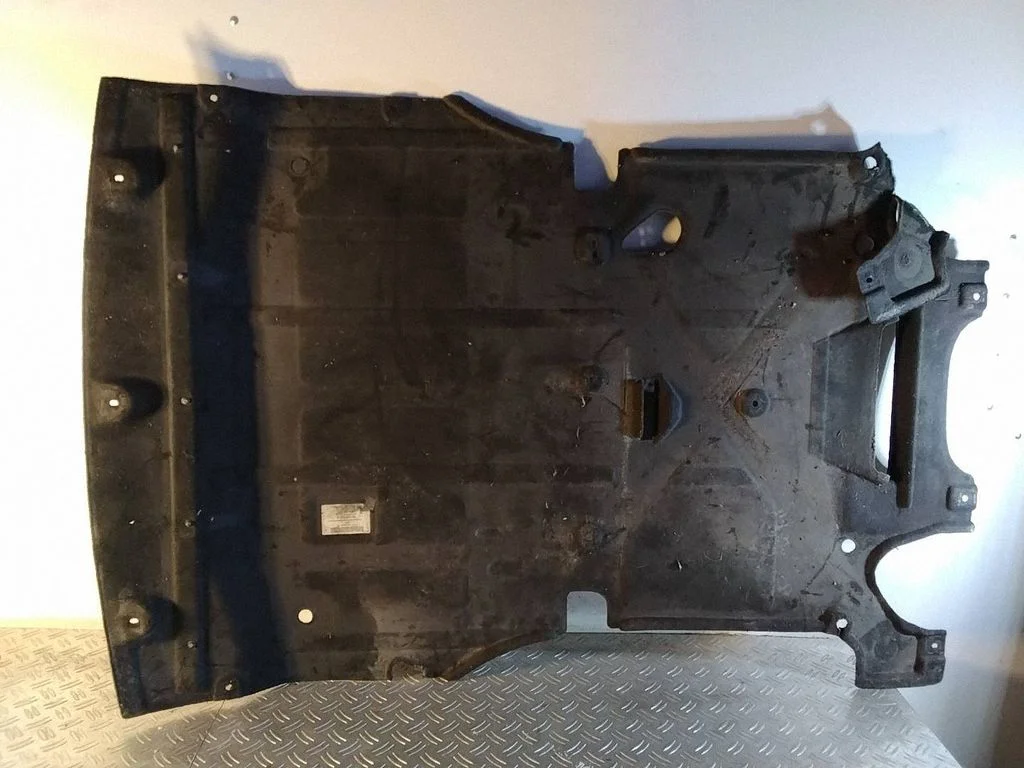 Mootori põhjakaitse 95B863821