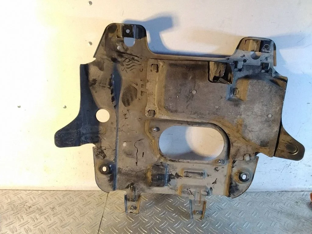 Engine splash shield/under tray