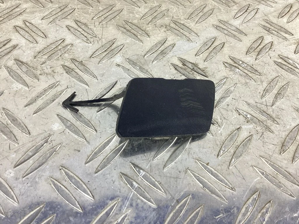 Rear bumper row hook cap/cover