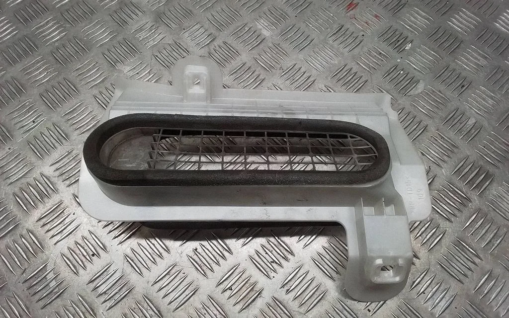 Quarter panel pressure vent – Toyota RAV 4 (XA50) (2018-)