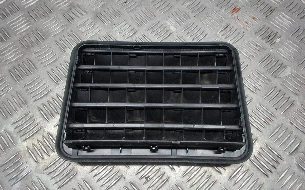Quarter panel pressure vent – Toyota RAV 4 (XA50) (2018-)