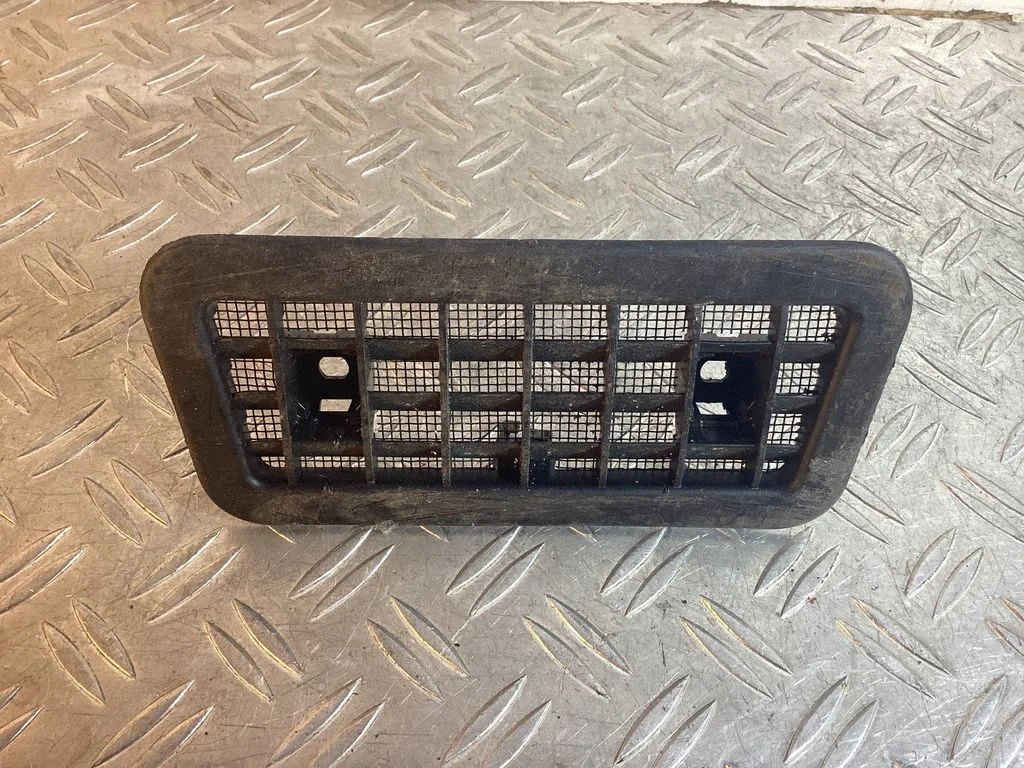 Quarter panel pressure vent – Lexus RX 450H (2016-)
