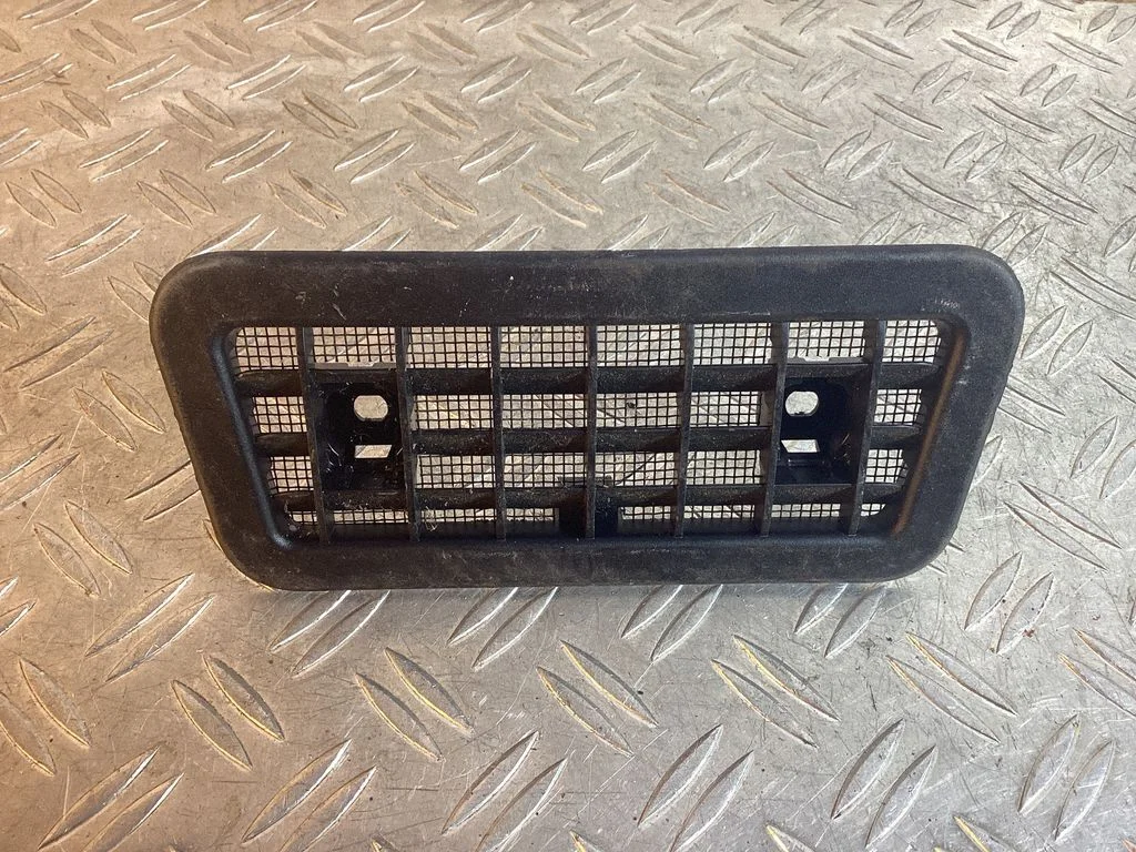 Quarter panel pressure vent – Lexus RX 450H (2016-)