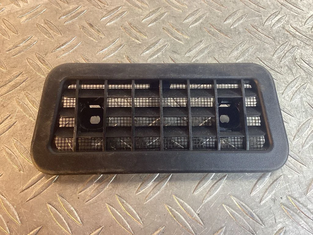 Quarter panel pressure vent – Lexus RX 450H (2016-)