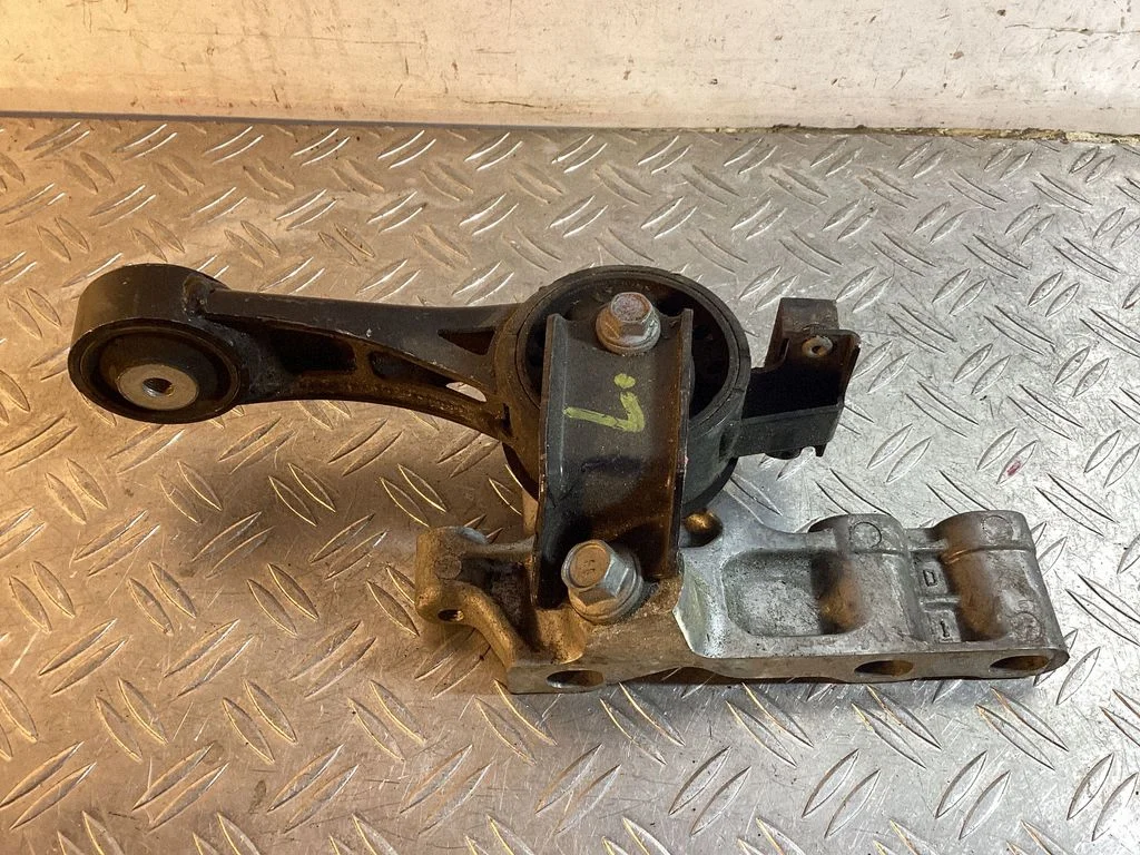 Gearbox mount – Lexus RX 450H (2016-)