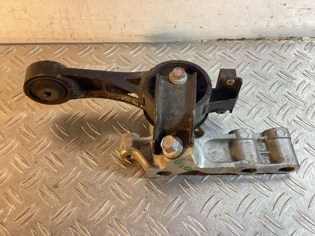 Gearbox mount – Lexus RX 450H (2016-)