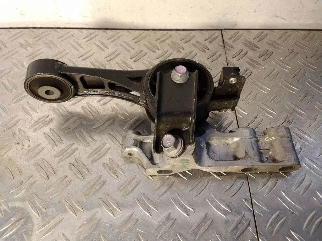 Gearbox mount – Lexus RX 450H (2016-)