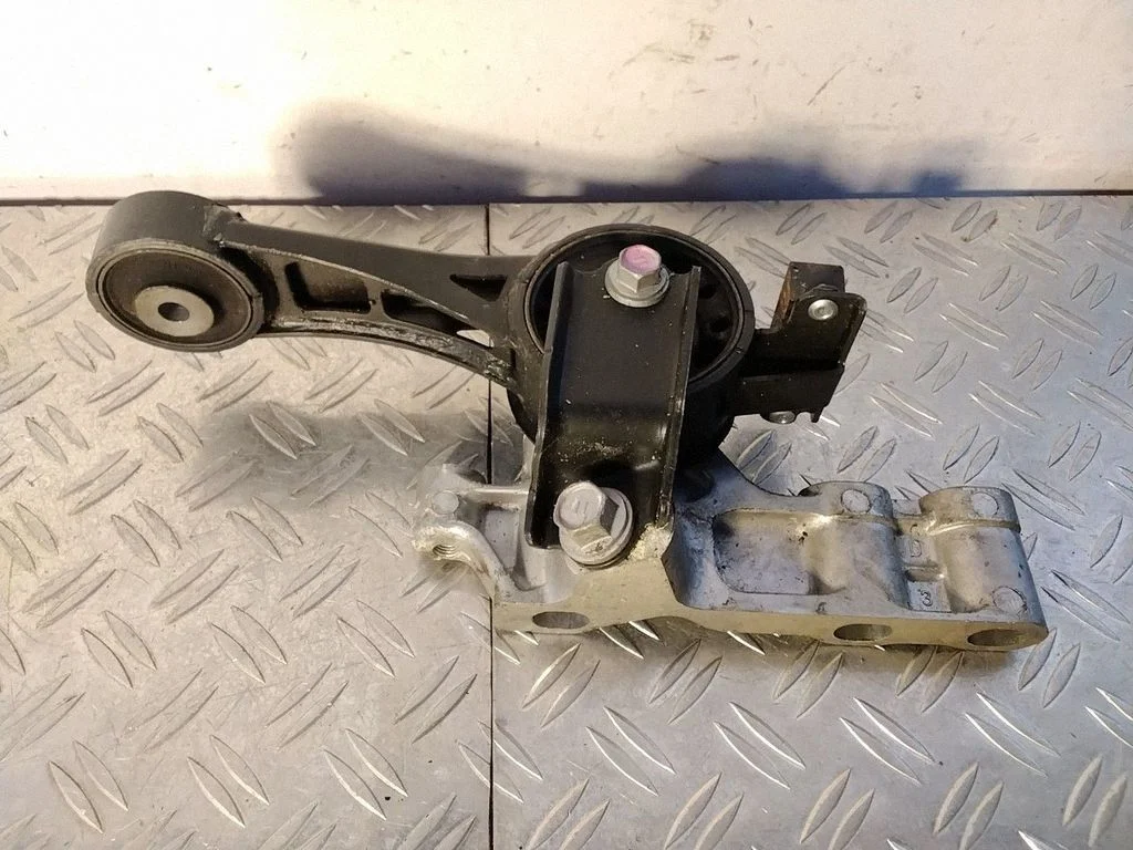 Gearbox mount – Lexus RX 450H (2016-)