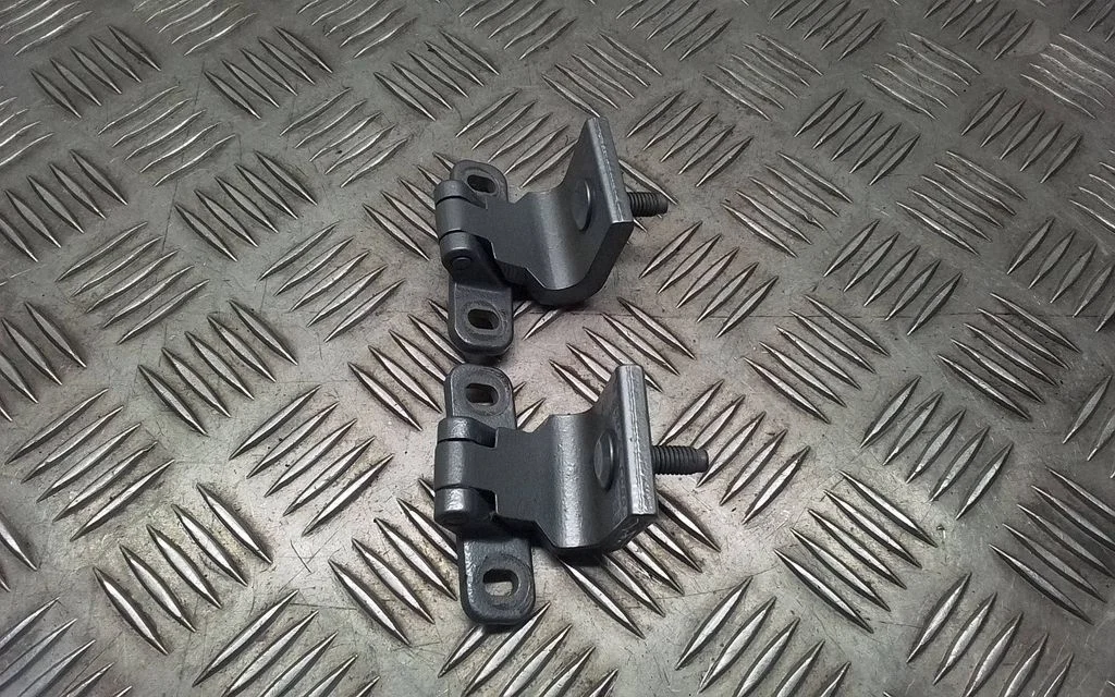 Tailgate/trunk/boot hinge 8U0827299