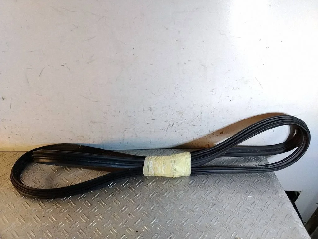 Loading door rubber seal (on body) – Lexus RX 450H (2016-)