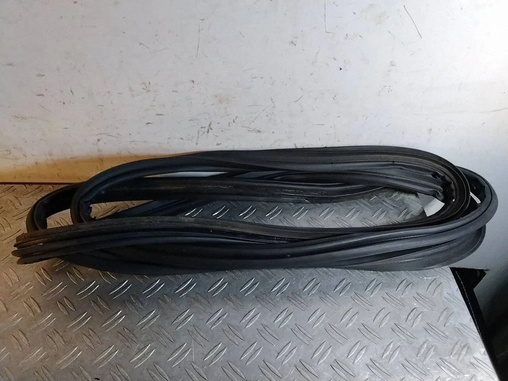 Loading door rubber seal (on body) – Toyota Land Cruiser (J150) (2009-)