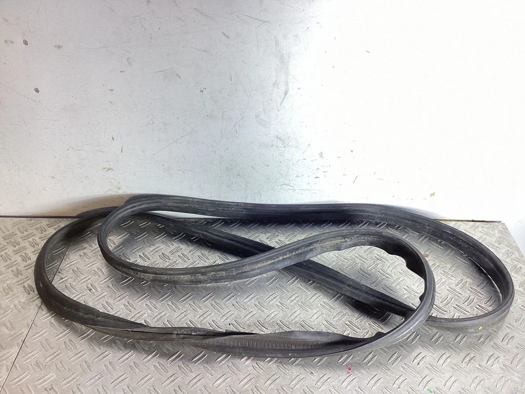 Loading door rubber seal (on body) – Mercedes-Benz E-Class W212 (2009-2016)