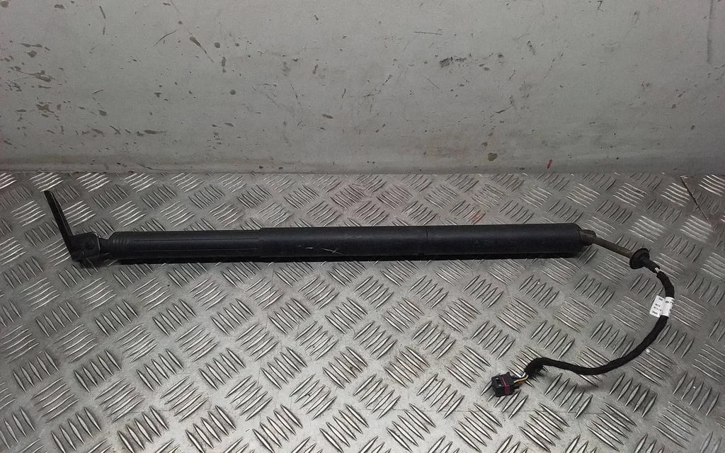 Tailgate/trunk strut/damper – Porsche Macan (95B) (2019-)