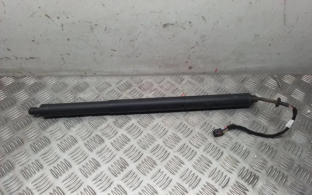 Tailgate/trunk strut/damper – Porsche Macan (95B) (2019-)
