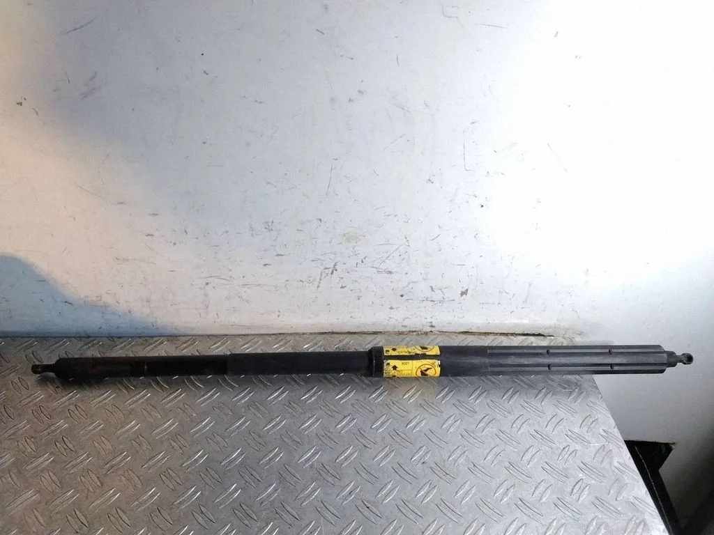 Tailgate/trunk strut/damper – Toyota Land Cruiser (J150) (2009-)