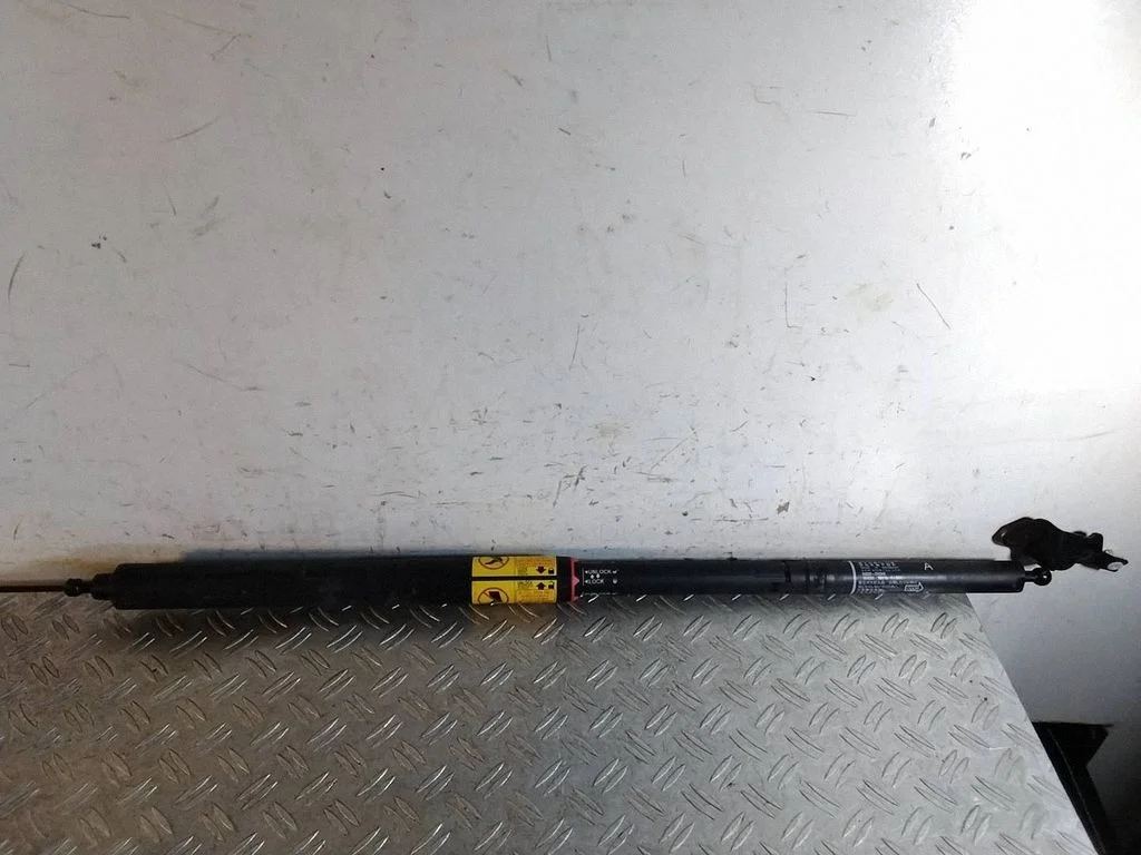 Tailgate/trunk strut/damper – Toyota Land Cruiser (J150) (2009-)