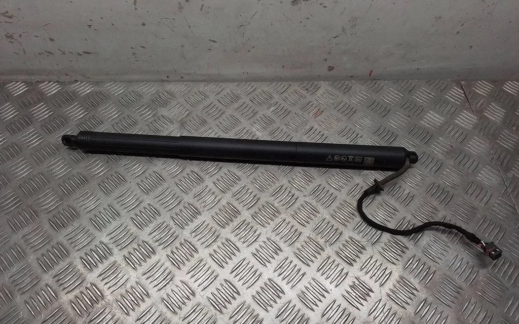 Tailgate/trunk strut/damper – Porsche Macan (95B) (2019-)
