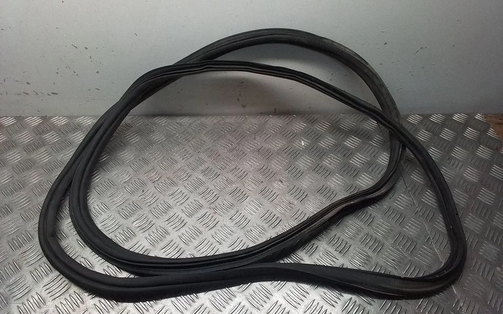Loading door rubber seal (on body) – Porsche Macan (95B) (2014-2018)