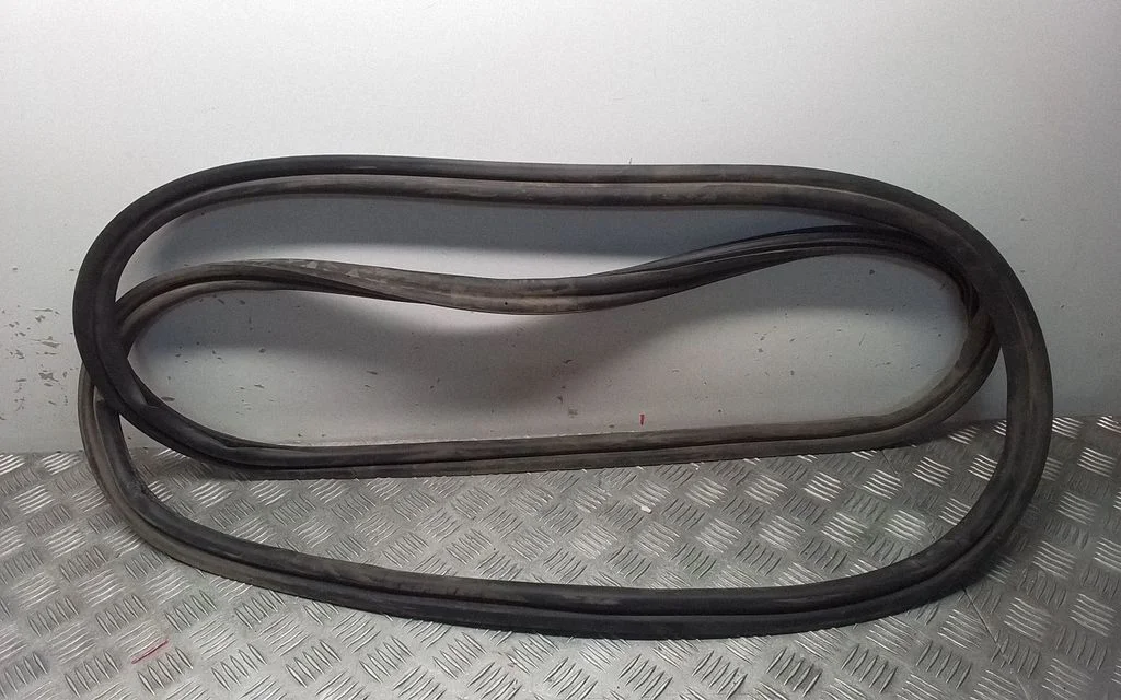Loading door rubber seal (on body) – Tesla Model Y (2020-)