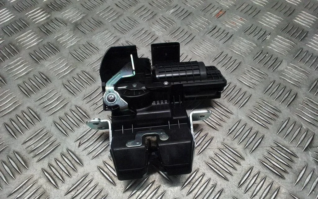 Tailgate/trunk/boot lock/catch/latch 81800CV100