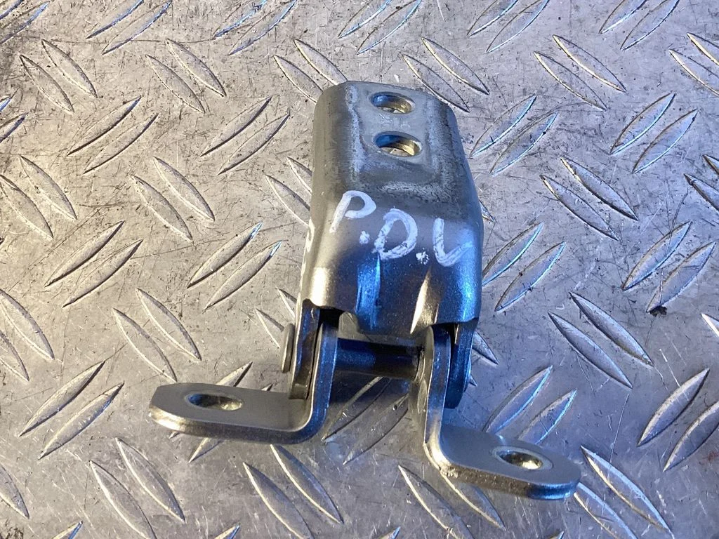 Front door upper hinge – Lexus RX 450H (2016-)