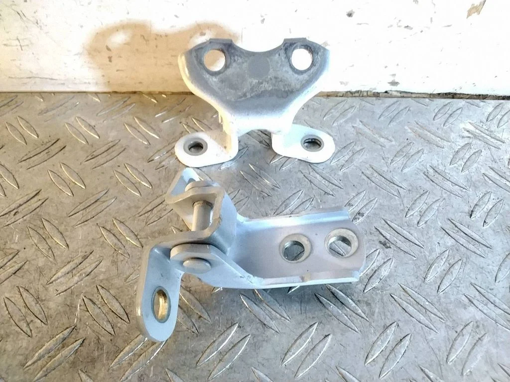 Front door upper hinge – Lexus NX (2014-2021)