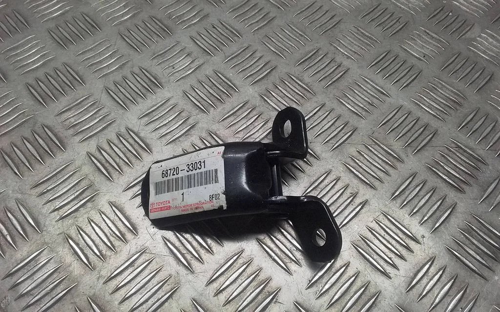 Front door upper hinge – Lexus RX 450H (2016-)