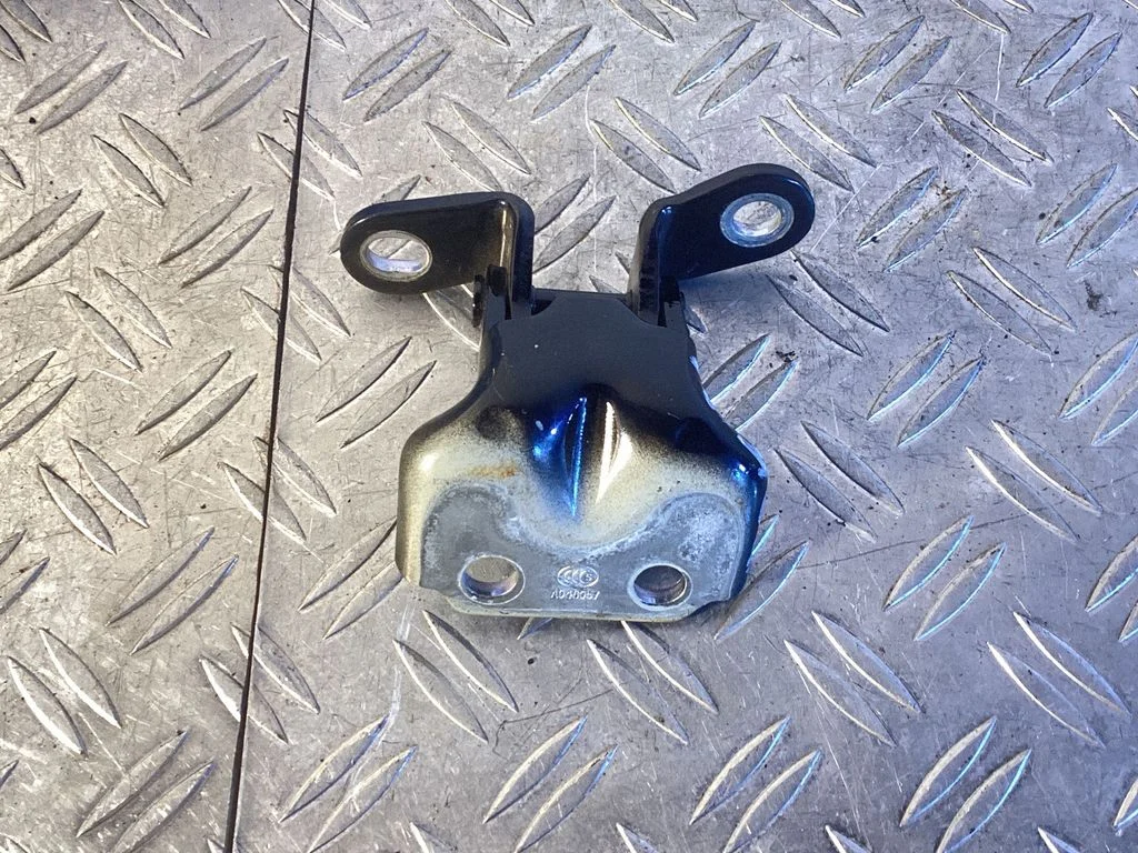 Front door upper hinge – KIA EV6 (2021-)