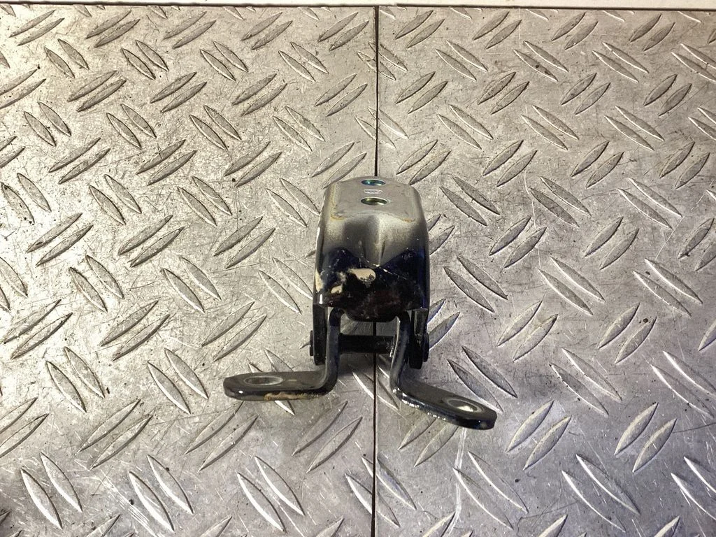 Front door lower hinge – KIA EV6 (2021-)